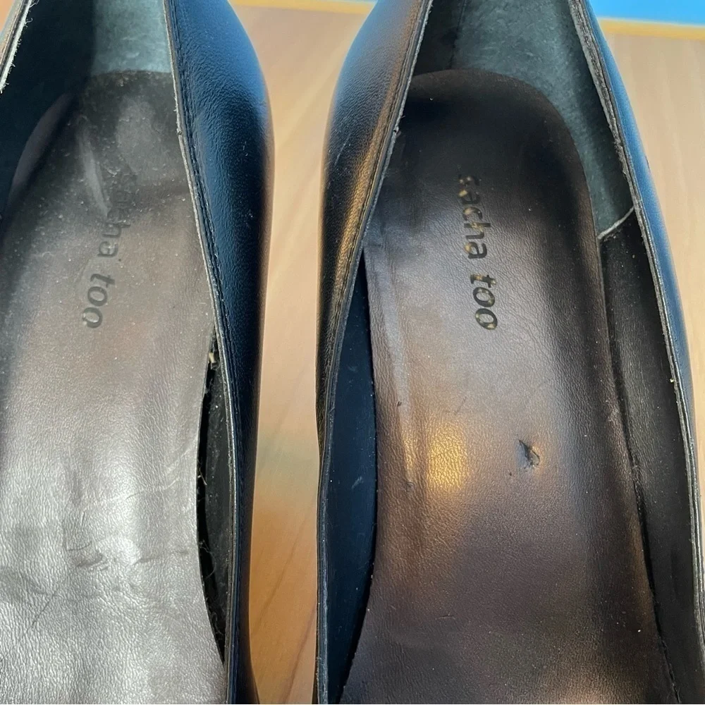 Sascha Too peeptoe keyhole toebox buckled heels black leather 9.5